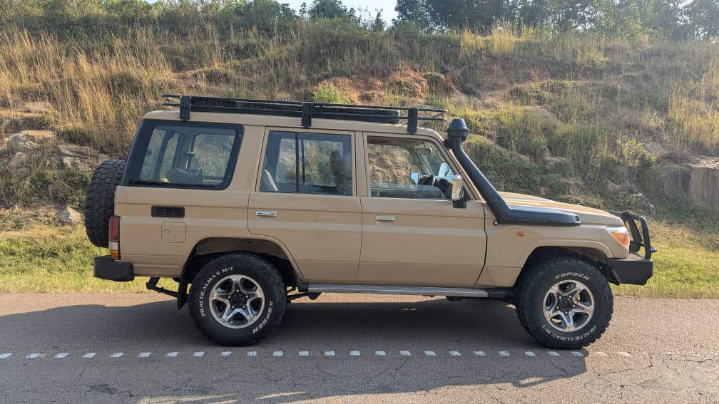 Toyota Land Cruiser LX