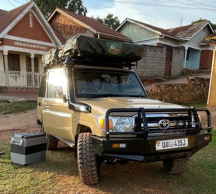 Land Cruiser LX with Rooftop Tent—Perfect for East African Tours